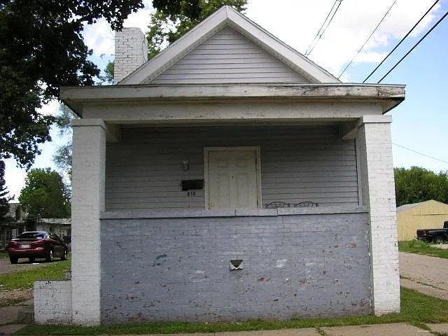 613 W Russell St photo 1