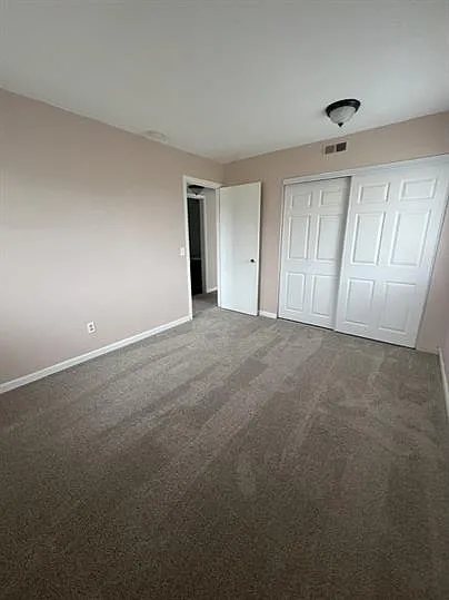 724 S Dewitt Dr — Photo 3