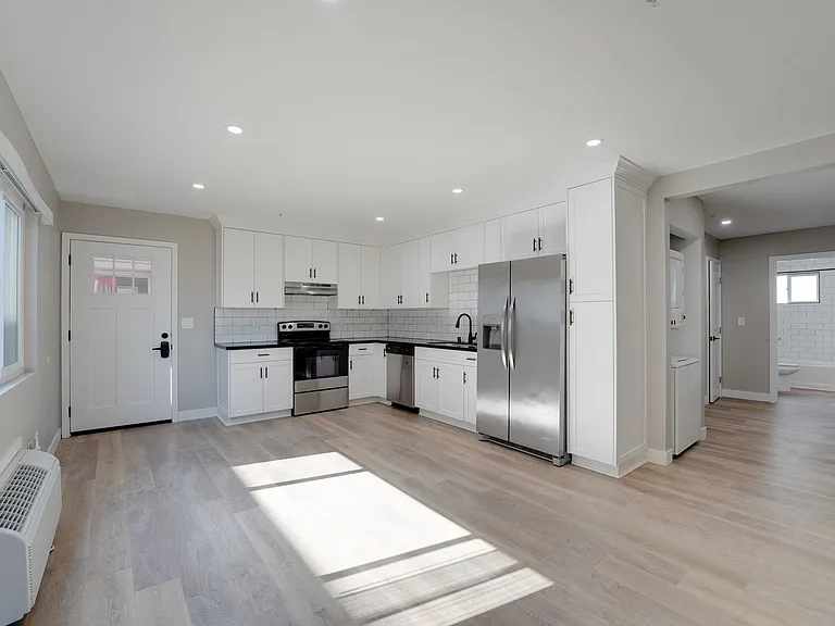 Duplet at Hillcrest | Modern Studio, 1 & 3 Bedroom Apartments — Photo 31