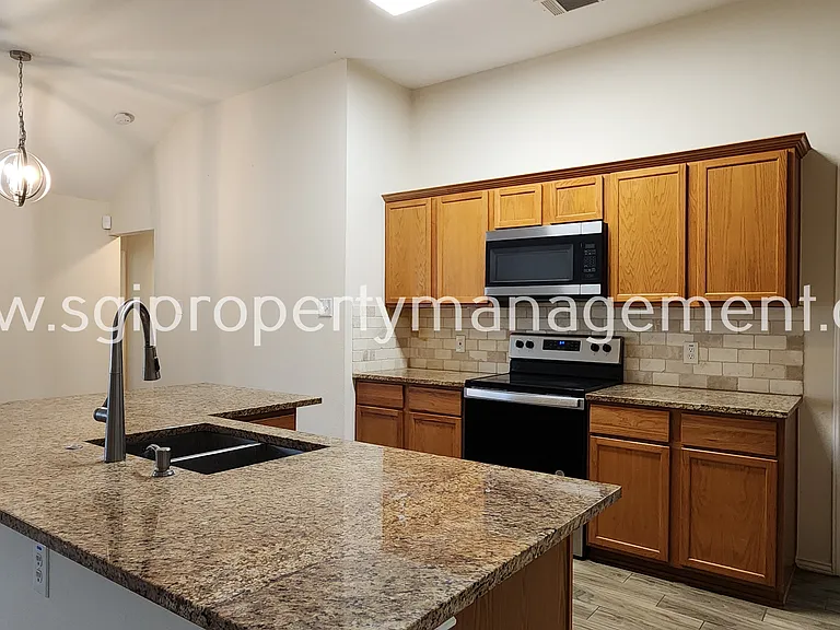 2304 Hayes St — Photo 6