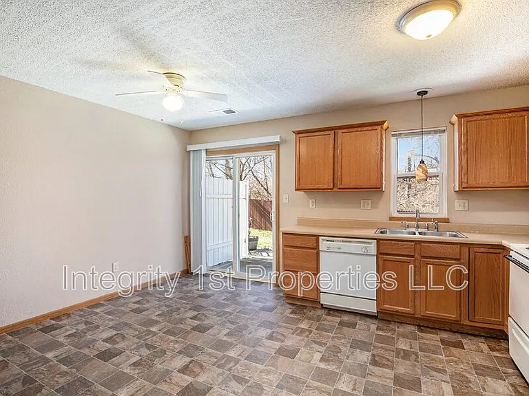 210 Pointe Ln — Photo 9
