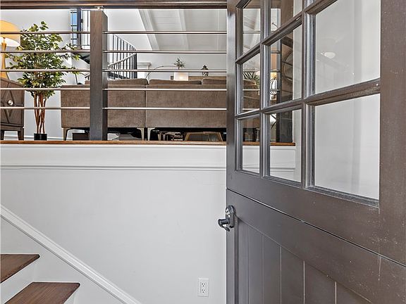 2nd image of 714 Poinsettia Ave #B