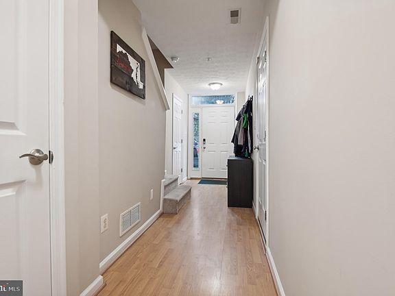 4th image of 321 Betty Ct