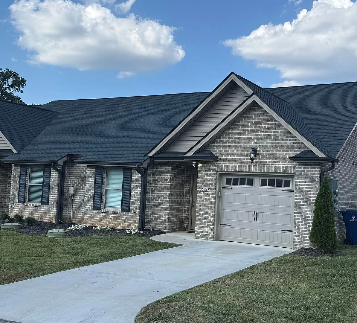 2 bed, 2.0 bath, 1179 sqft, $2,000 — Photo 1