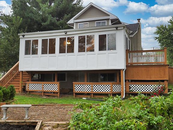 3rd image of 7833 Leymar Rd