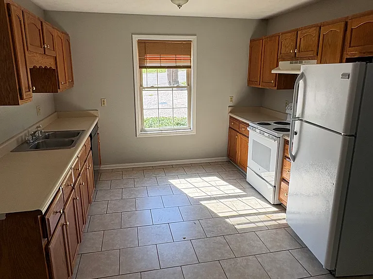 2007 Edgewood Dr #1 — Photo 2