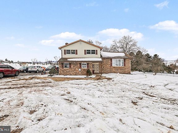 3rd image of 1565 Oldmountain Rd