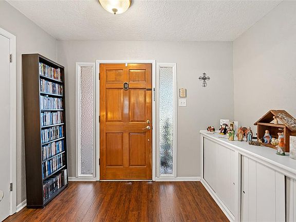 3rd image of 3105 Park Meadows Ave