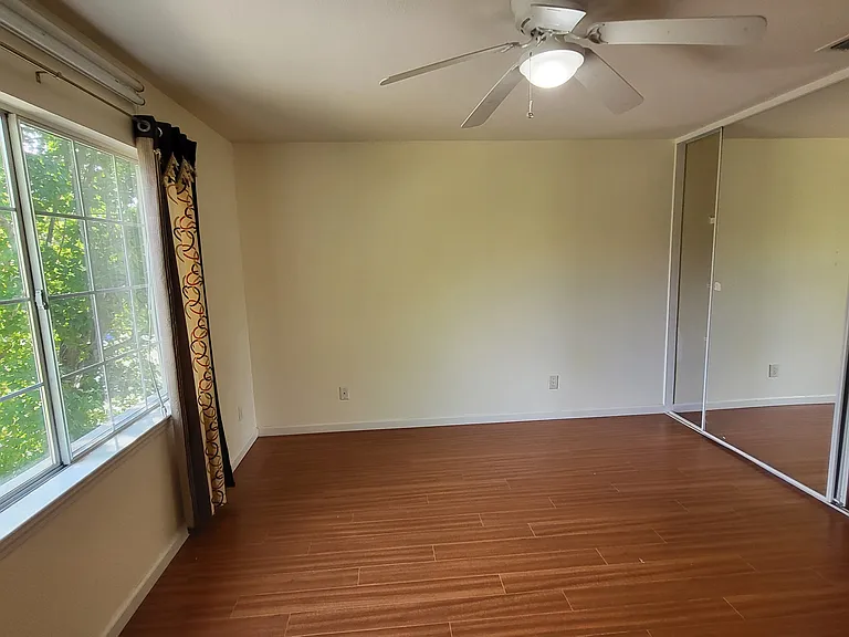 Upstairs_Bedroom2