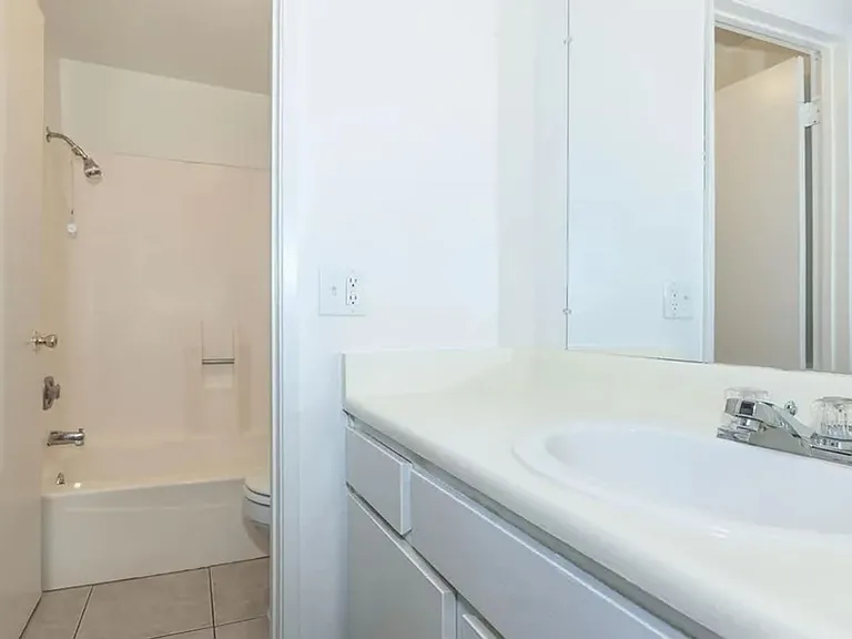 Pacific Terrace — Photo 34