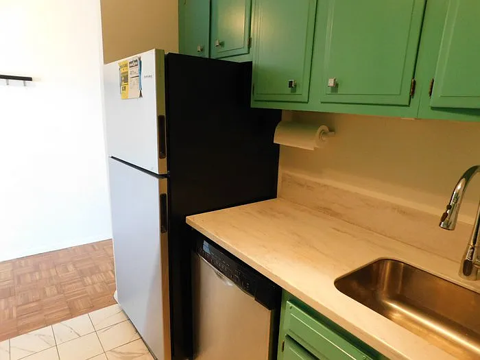 2 bed, 1.0 bath, $3,300 — Photo 3