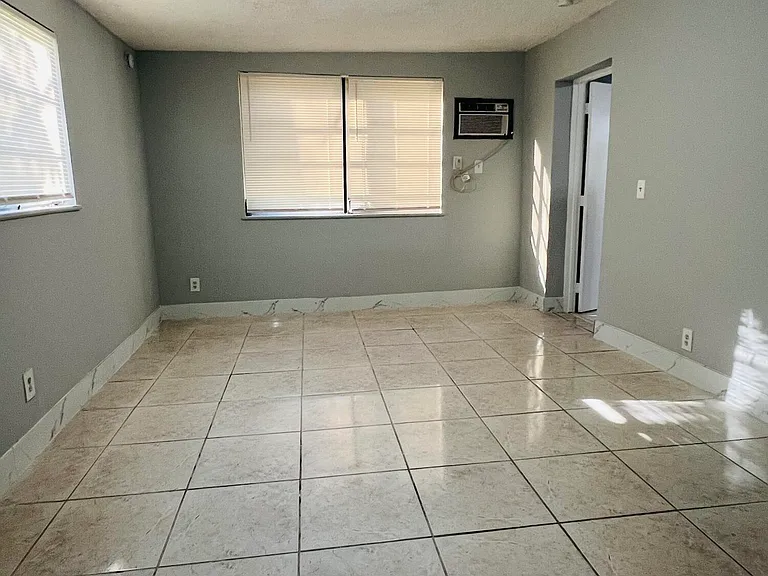 3630 SW 46th Ave — Photo 28