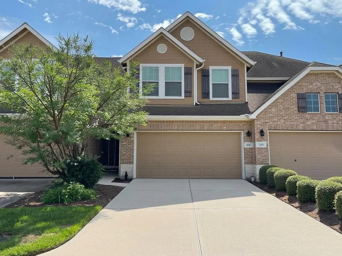 3 bed, 2.5 bath, 1771 sqft, $2,100 — Photo 1