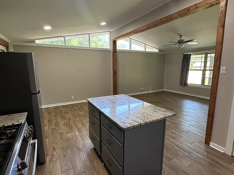 114 Robinhood Dr — Photo 5