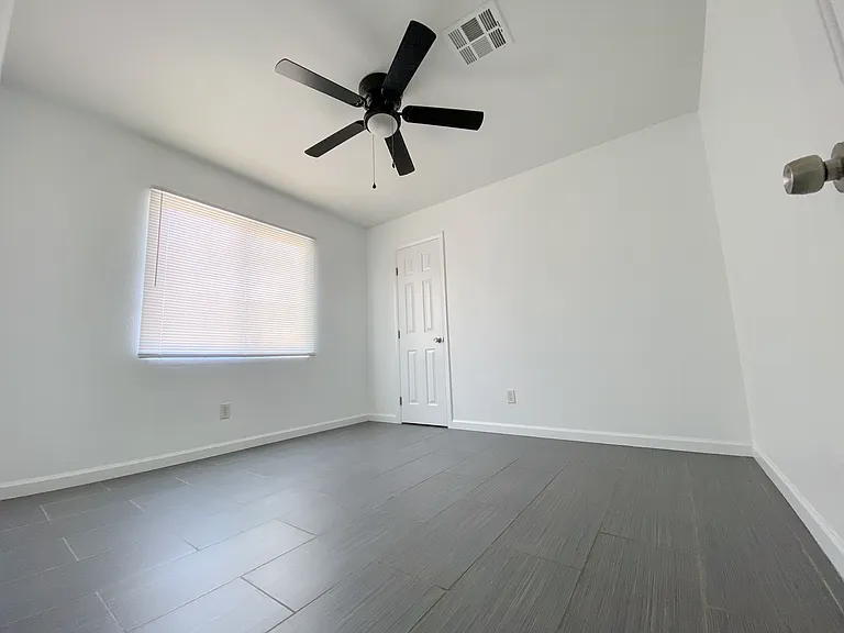 520 S 11th St — Photo 5