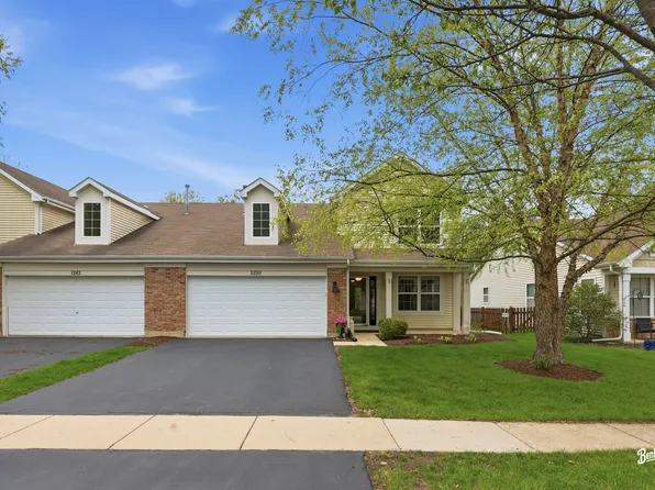 1250 Promontory Dr, Hampshire, IL 60140