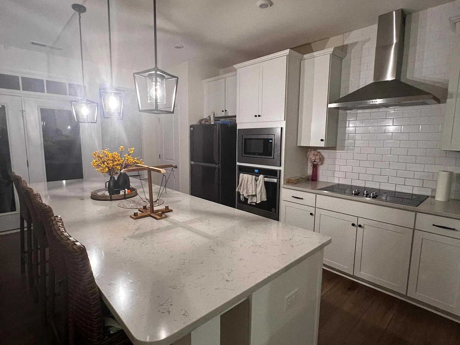 338 Simeon Dr — Photo 2