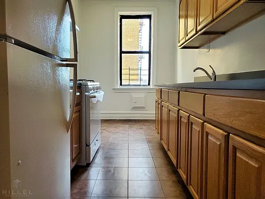 Rented by Hillel Realty Group | media 4