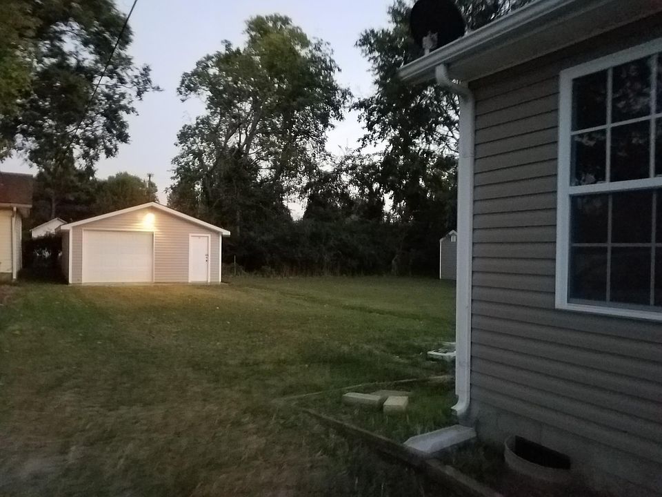 2nd image of 208 26th St