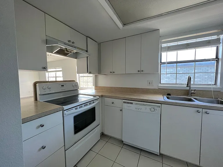 1000 S Semoran Blvd #706 — Photo 4