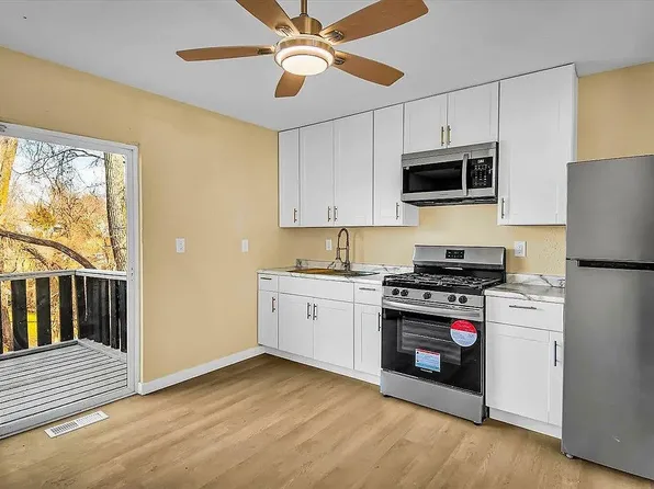 8429 Hawkesbury Dr, Saint Louis, MO 63121