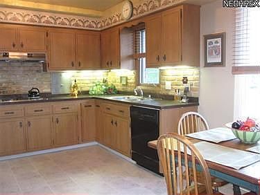 3rd image of 4099 Maple Hill Dr