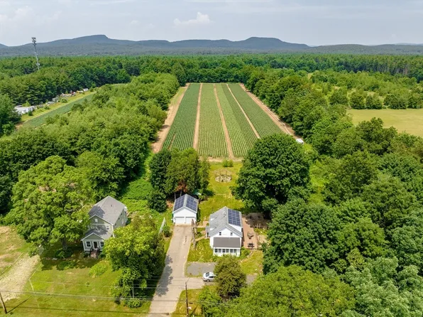 435 E State St, Granby, MA 01033