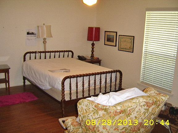 5th image of 380 Pinebrook Dr