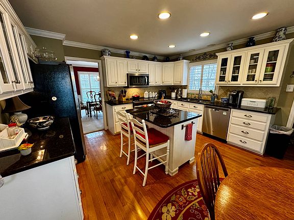 2nd image of 2530 Weathersford Rd