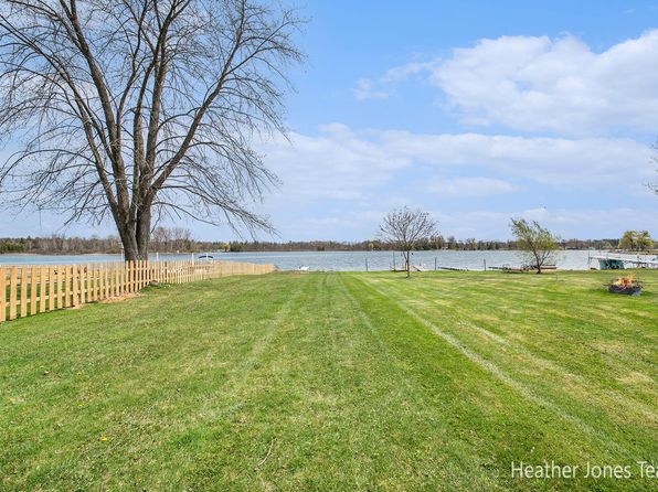 251 Rasmussen Dr, Trufant, MI 49347