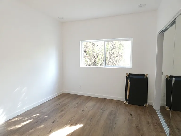 6034 Craner Ave — Photo 11
