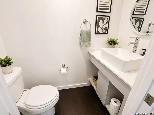 704 N Cherry St — Photo 15