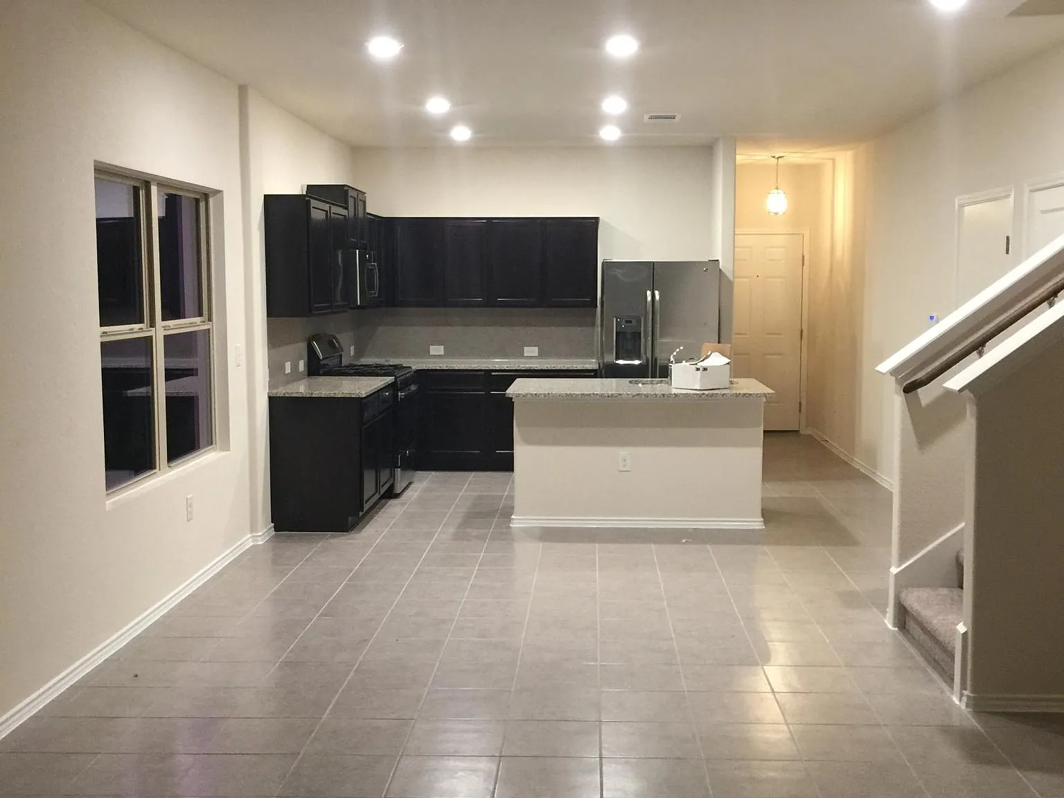 4 bed, 2.5 bath, 2385 sqft, $2,499 — Photo 4