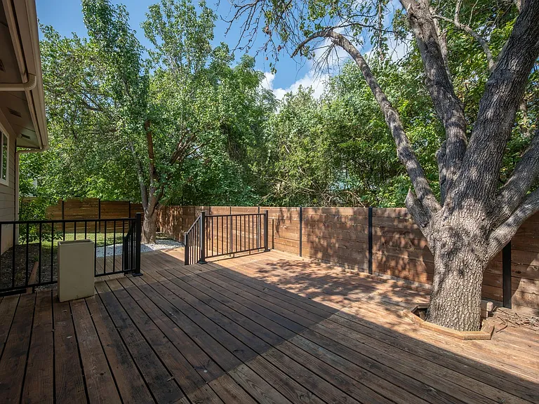 8404 Hornet Dr — Photo 18