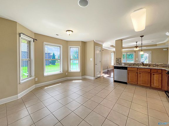 3rd image of 363 Northlake Dr