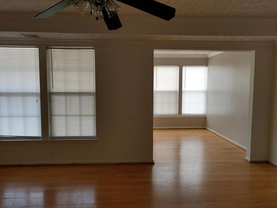 2nd image of 601 Himes Ave