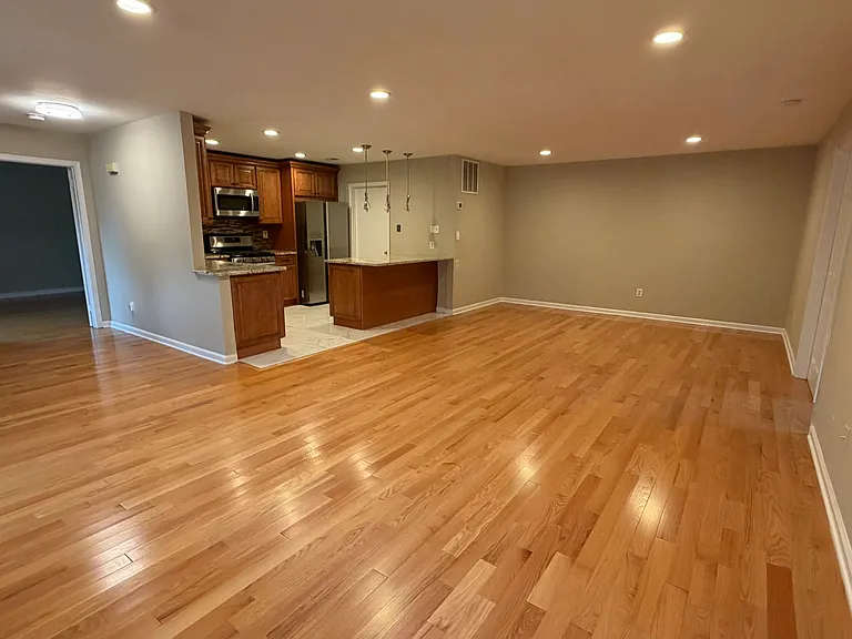 489 Hawthorne Pl — Photo 4