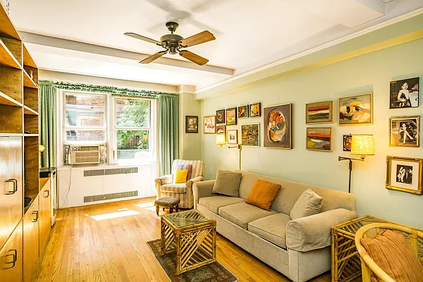 Sold by Century 21 Metropolitan | media 12