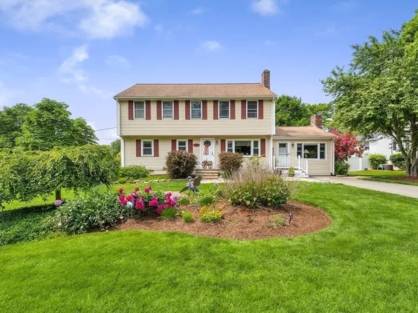 37 Maple St, Medway, MA 02053