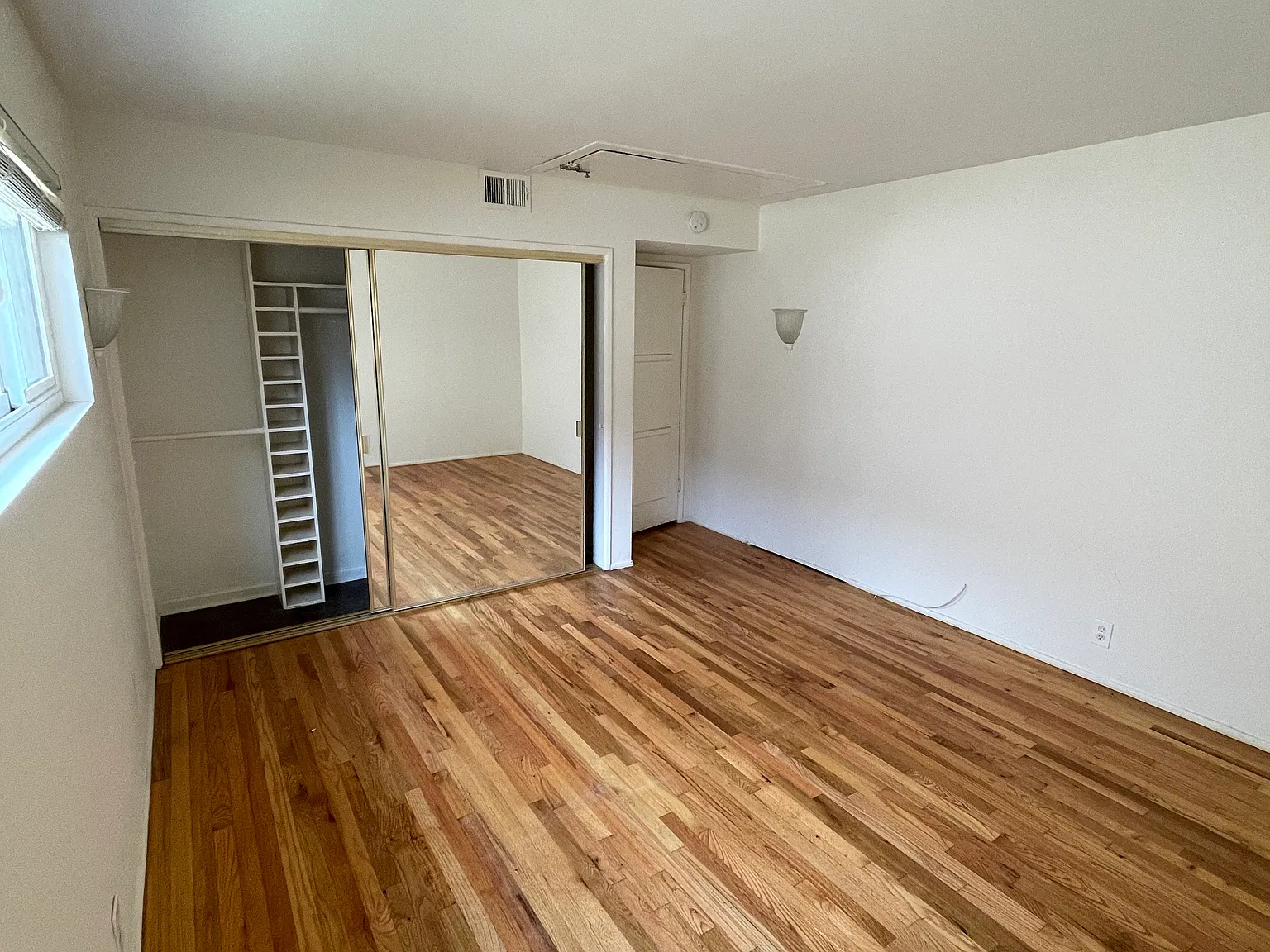 4 bed, 2279 sqft, $1,825 — Photo 2