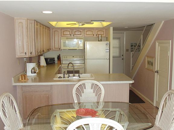 4th image of 4831 Saxon Dr #2380