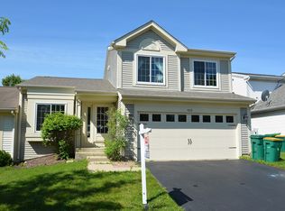 955 Saddle Ln, Round Lake Beach, IL