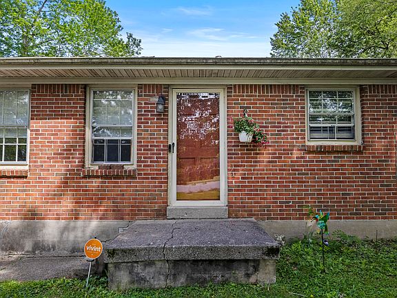 3rd image of 218 Brookfield Dr