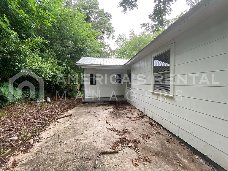 828 Vanderbilt St — Photo 17