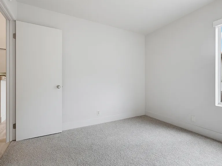 27529 Serena — Photo 40