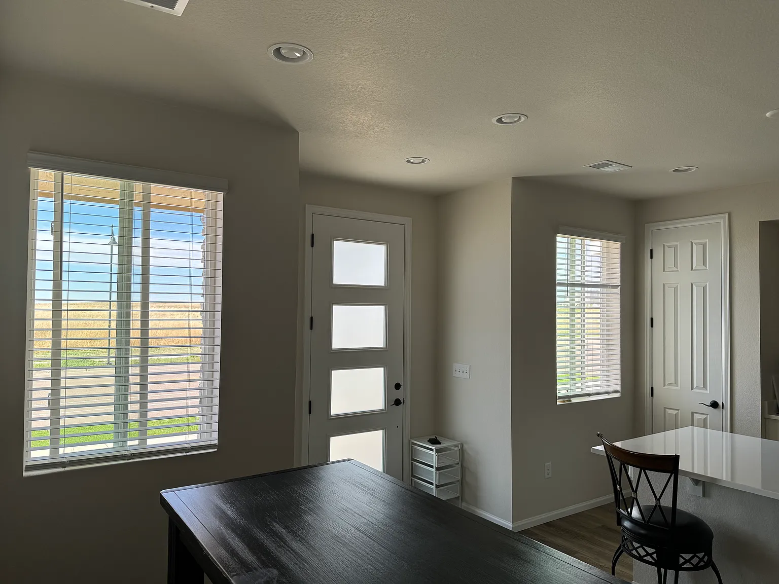 3 bed, 2.5 bath, 2000 sqft, $1,000 — Photo 1