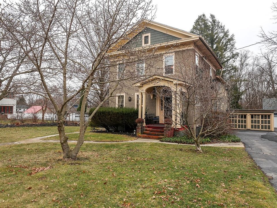 1st image of 901 W Water St