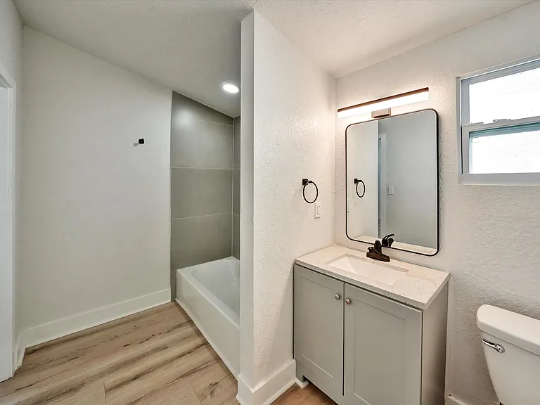 1411 SW 3rd St #2 — Photo 4