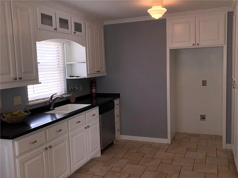 6215 Kenwood Ave — Photo 13