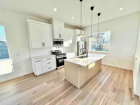 4th image of 6809 Porter St #2